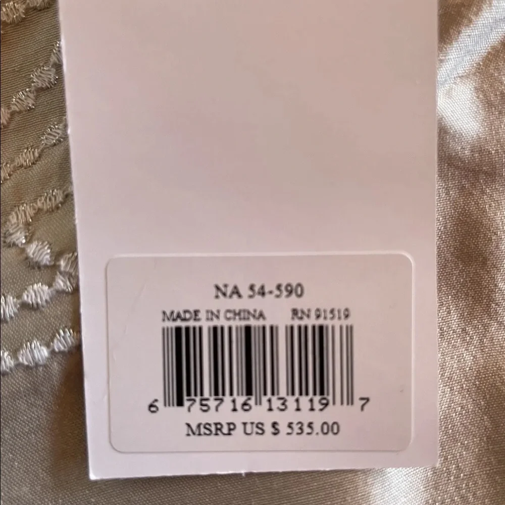 NATORI BED SHAWL/RUNNER SILK TAN STICHING MSRP 535 $ BREATHTAKING NEW TAG/BOX
